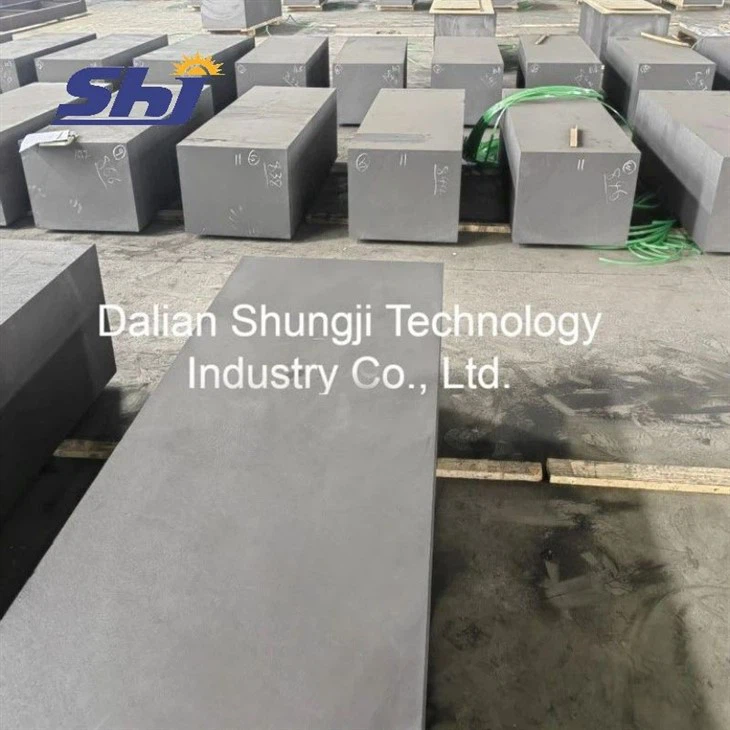 Middle Grain Extruded Graphite Material